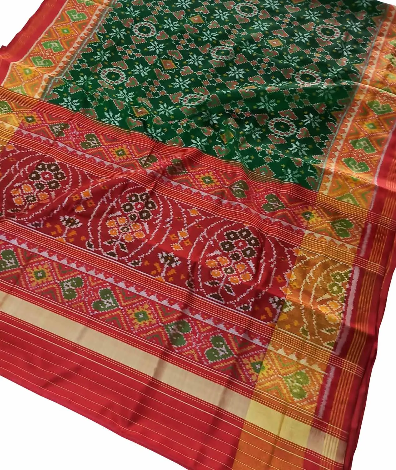 Exquisite Green Handloom Patola Silk Saree: Single Ikat, Pure Elegance