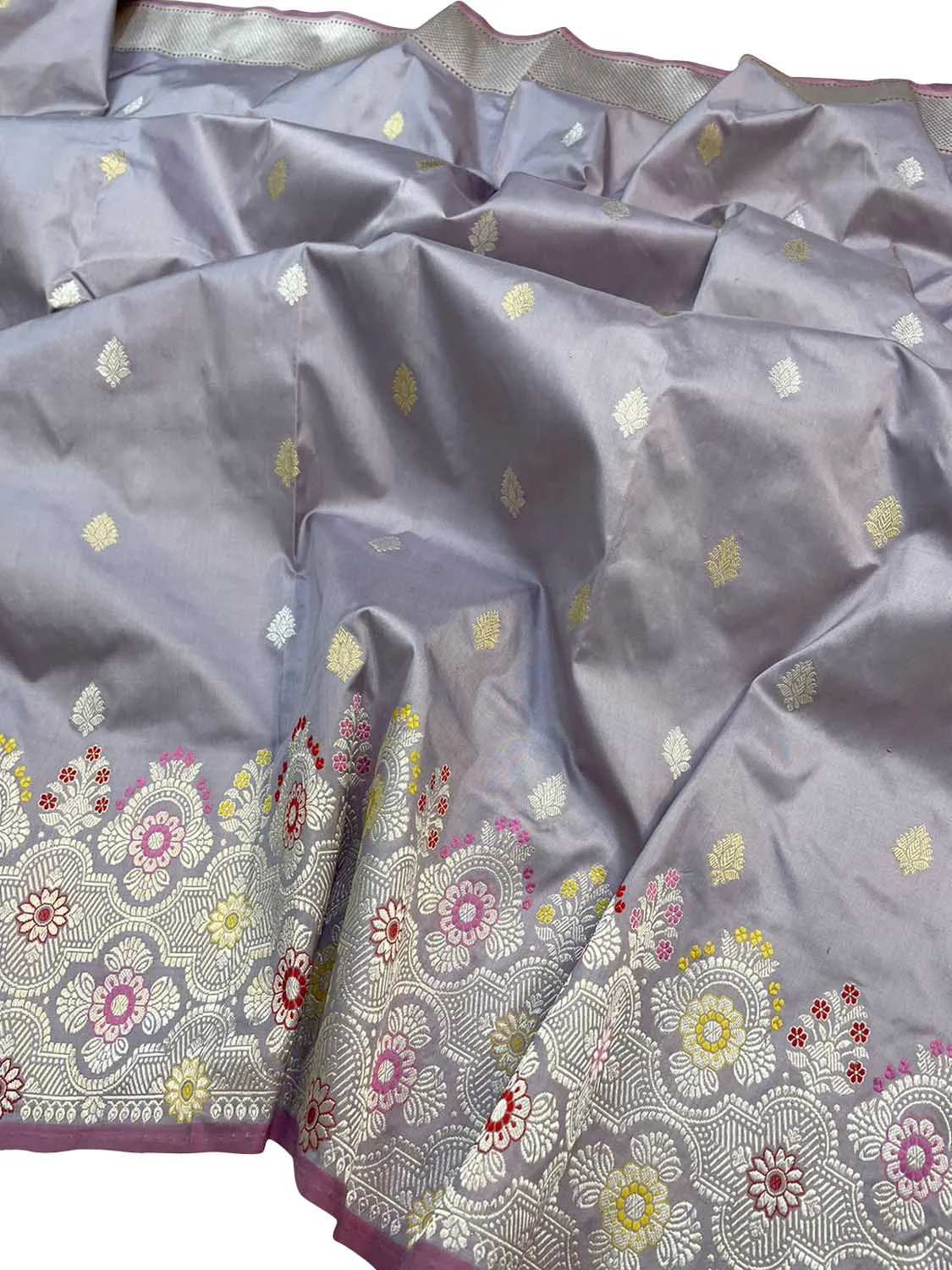 Exquisite Grey Banarasi Handloom Pure Katan Silk Saree: Timeless Elegance