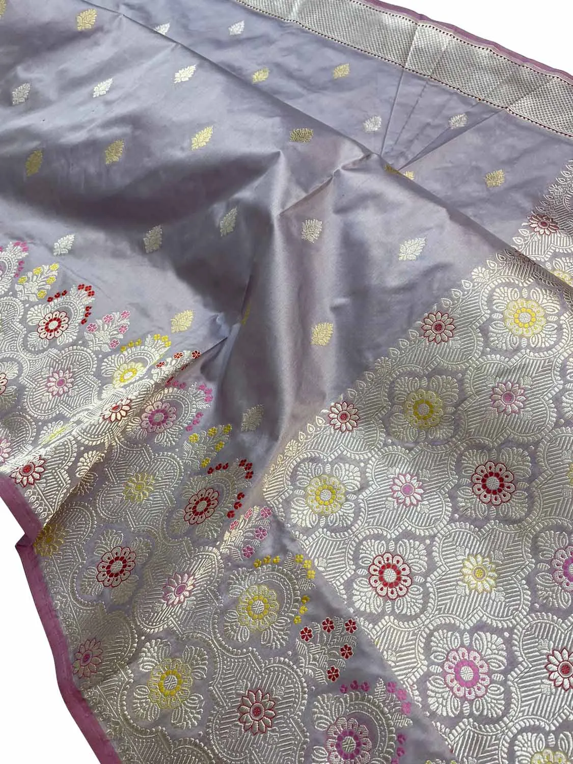Exquisite Grey Banarasi Handloom Pure Katan Silk Saree: Timeless Elegance