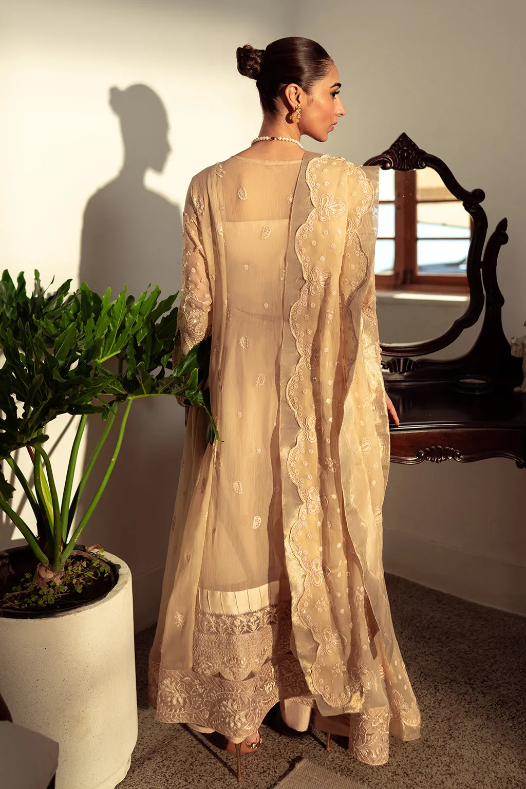 Neeshay Dastaan Luxury Formals – Naaz