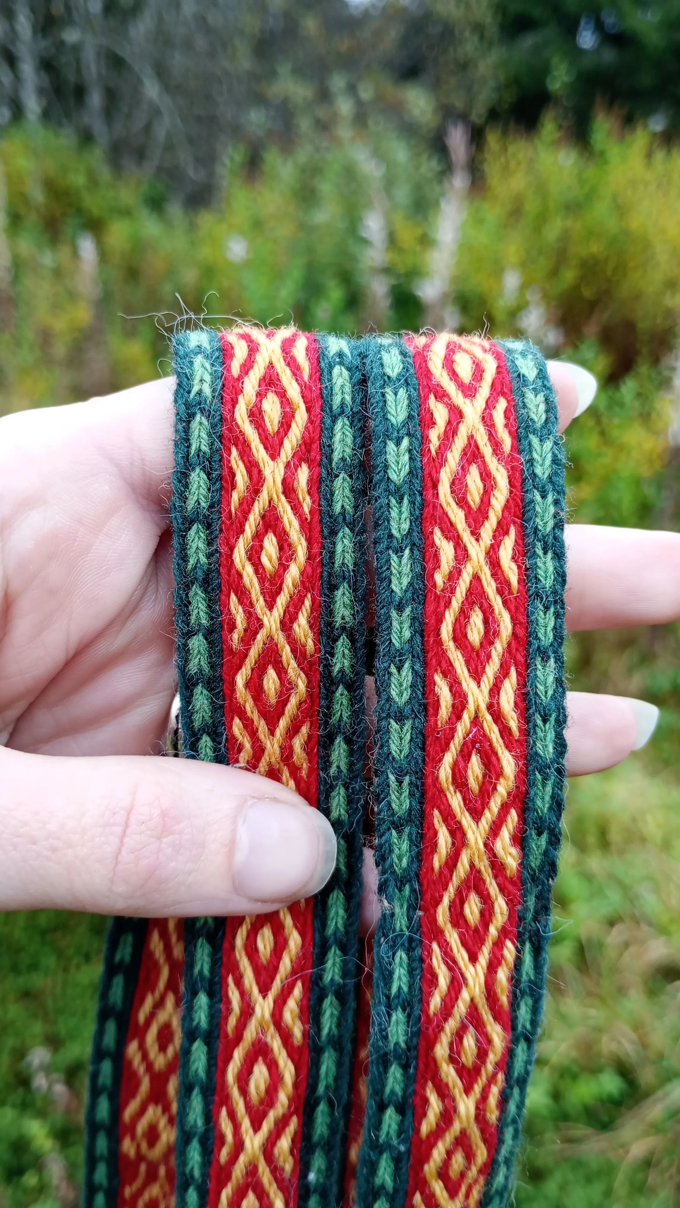 Short band in bright green and red (90 cm)